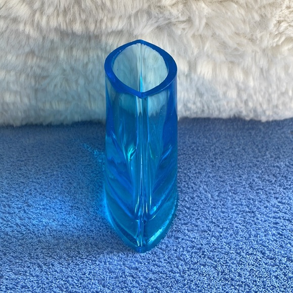 Vintage 1960’s MCM Aqua Blue Hand Blown Vase. - Picture 2 of 4